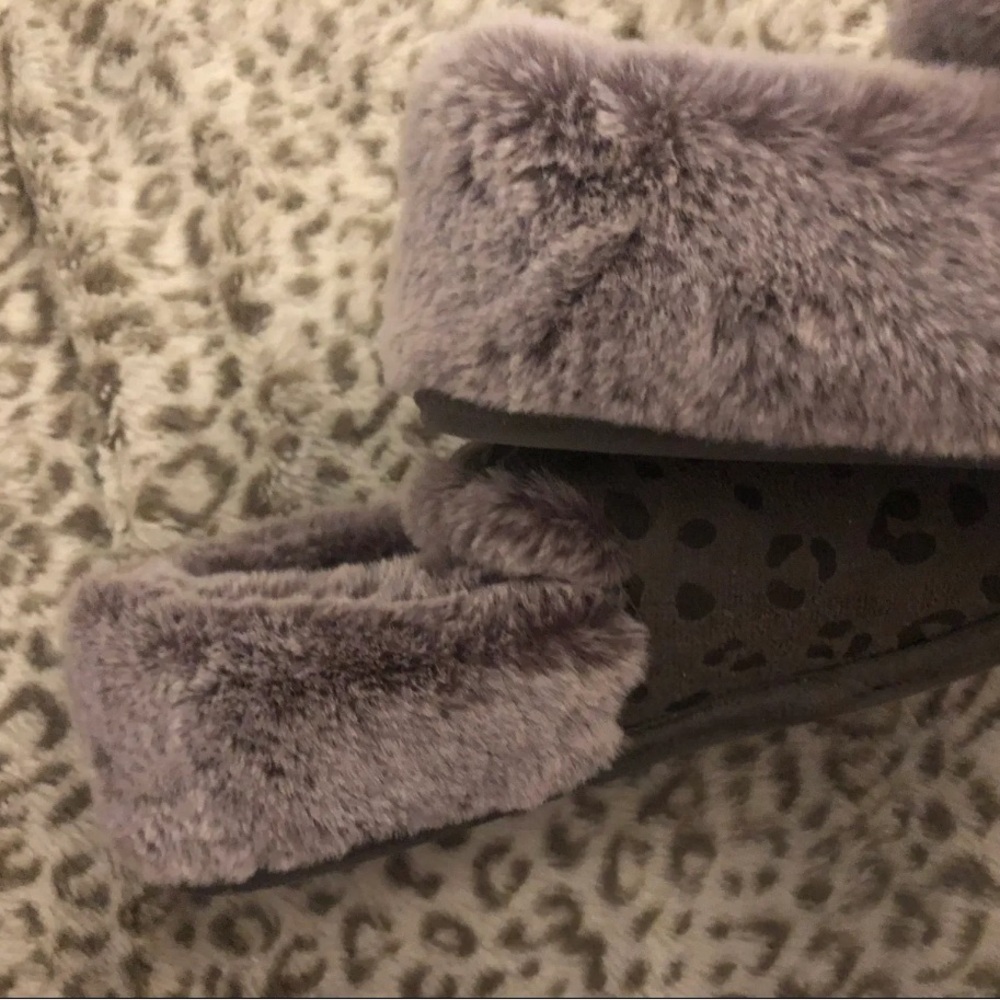 Jessica Simpson Indoor/outdoor Slipper
Gray Leopard & Fur Size Large 8-9 - Picture 5 of 5
